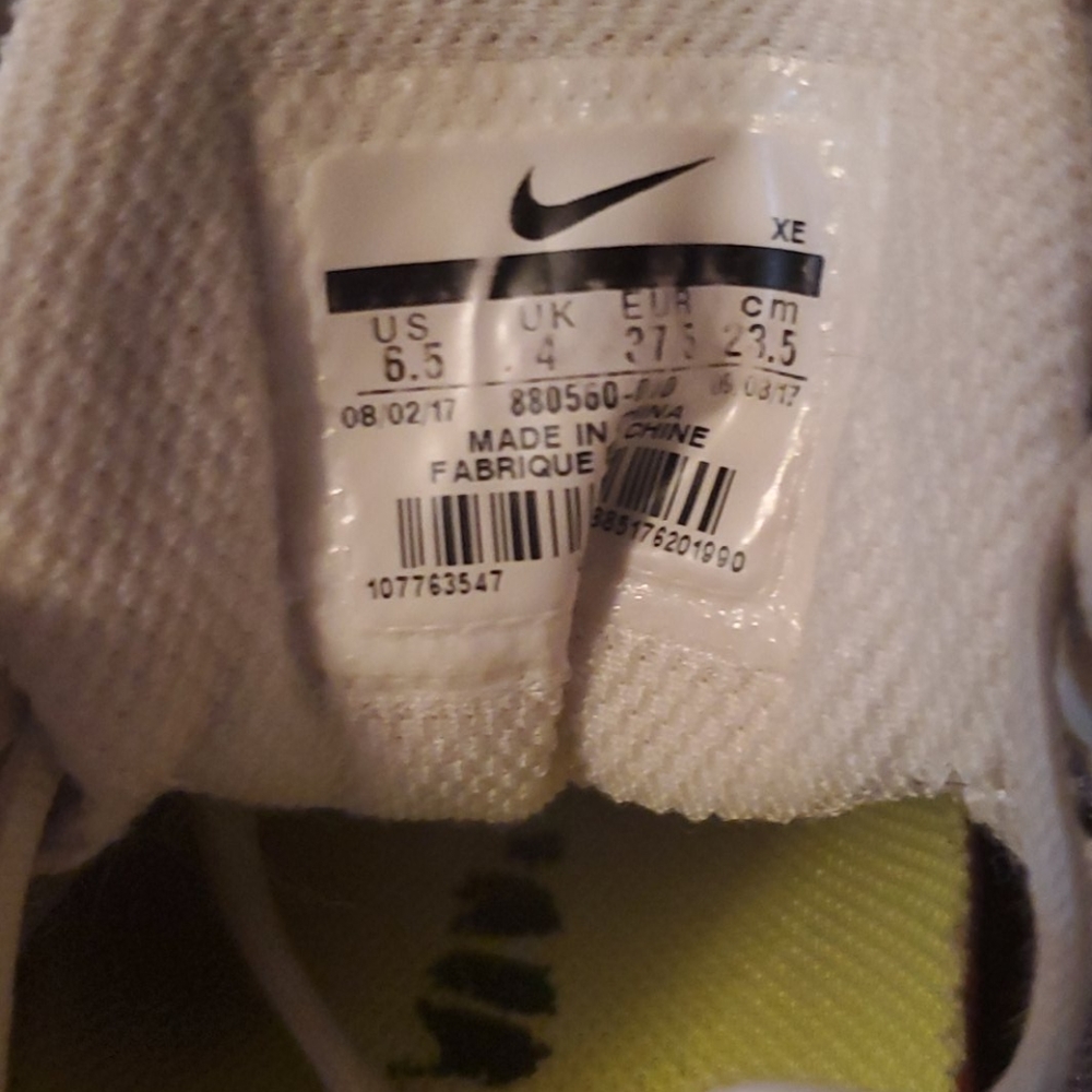 Nike - Picture 4 of 4